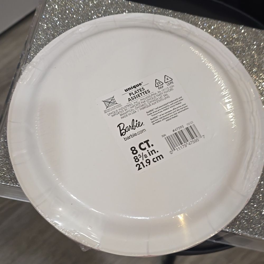 Barbie Disposable Tableware Party Set - Picture 9 of 11
